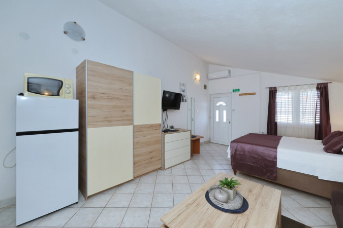 Apartment 2, Apartments Miljenka near the sea, Nin, Dalmatia, Croatia Nin