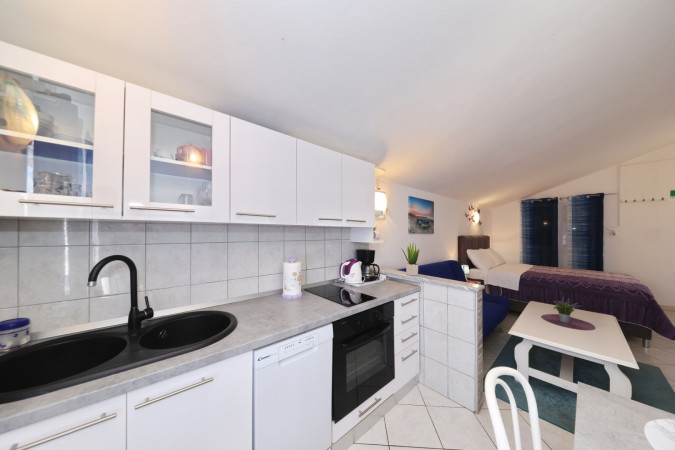 Apartments Miljenka near the sea, Nin, Dalmatia, Croatia Nin